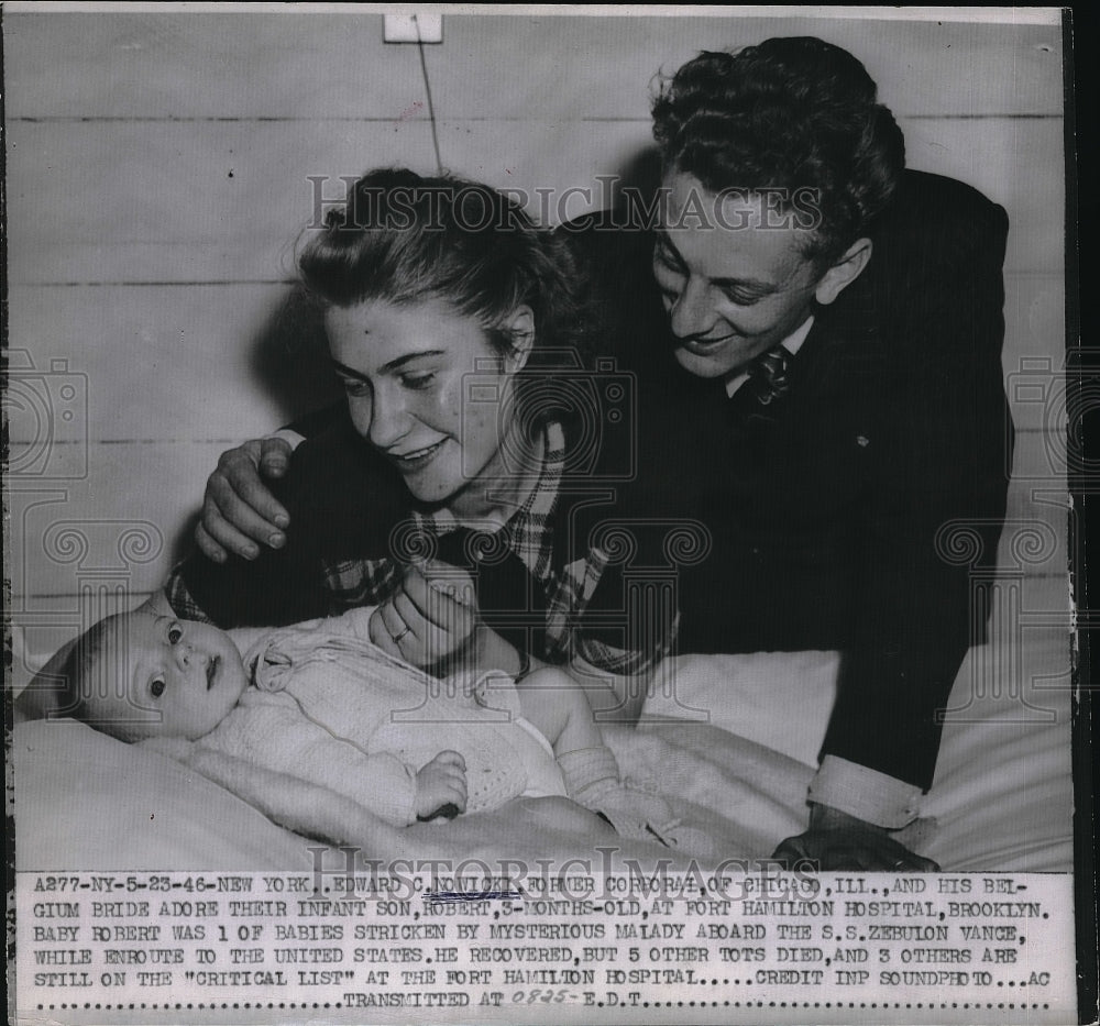 1946 Press Photo NYC, Edward Nowick &amp; bride &amp; son at Ft Hamilton hospital - Historic Images