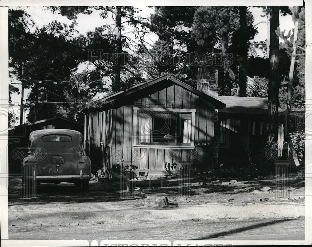 1941 Press Photo An US Army officers Carmel, Calif. cabin-Historic Images