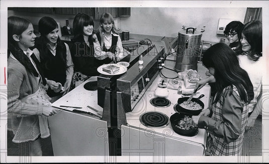 Press Photo Lori Andreas Kathy Fitzpatrick Kathy Jacko Tina Kis - Historic Images