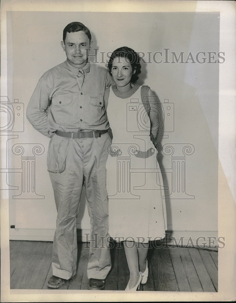 1941 Private Top Sergent Boyd and Mrs Homer Boyd after marrying - Historic Images