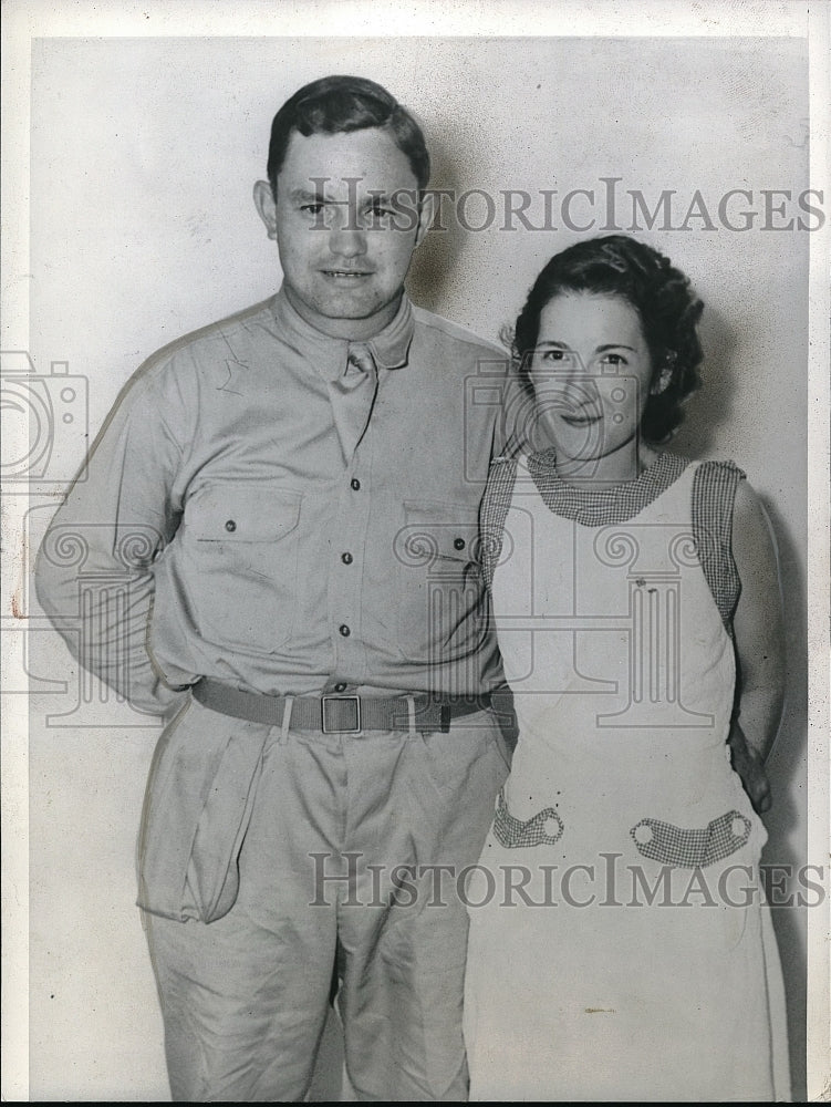 1941 Press Photo Homer Boyd and his Fiance Dorothy in Denver Colorado - Historic Images