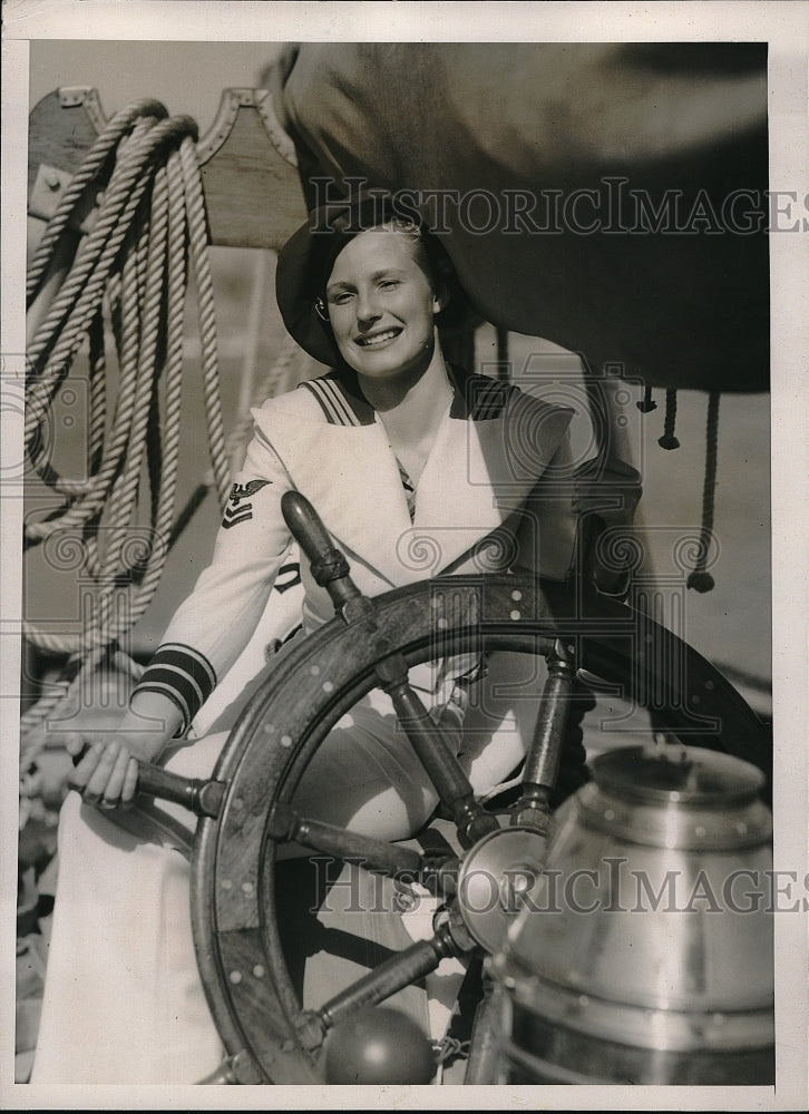 1936 Press Photo Ms.Barbara Nichols Pasadena Queen Princess in Neptune Court. - Historic Images