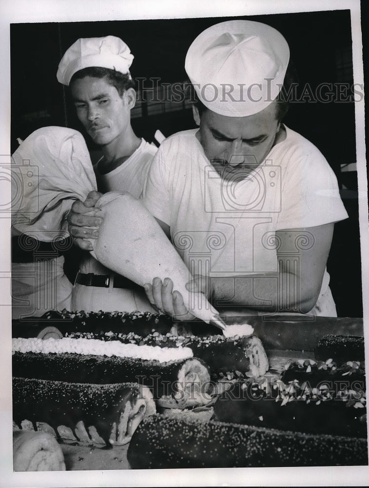 1949 Juan Zayors of Univ.of Puerto Rico Vacational Baking Class. - Historic Images