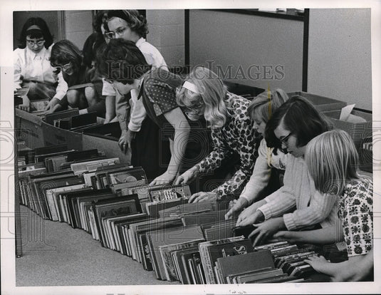 1964 Northfield elementary school Library - Historic Images