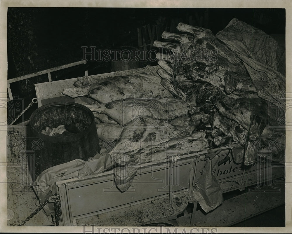 1946 Press Photo Truckload Of Beef Delivered To Savoy Market - Historic Images