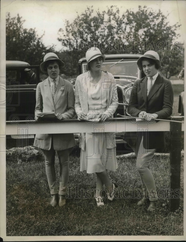 1931 Edith, Florence & Mary Anderson at Horse Show at Sampawam Club-Historic Images