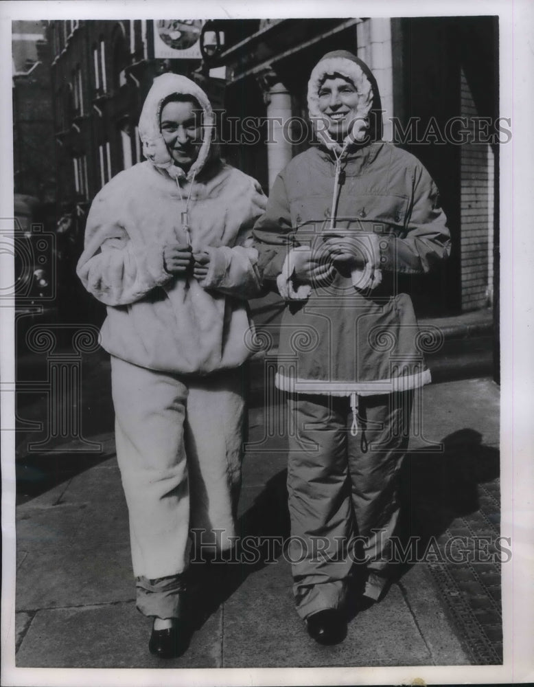 1956 London, England Nurse Hilda Reid &amp; Mrs Joyce Dunsheath,-Historic Images