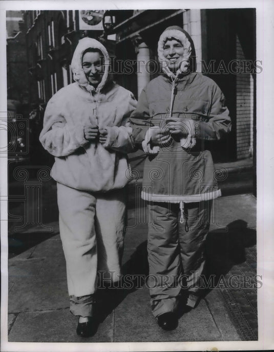 1956 London, England Nurse Hilda Reid & Mrs Joyce Dunsheath,-Historic Images