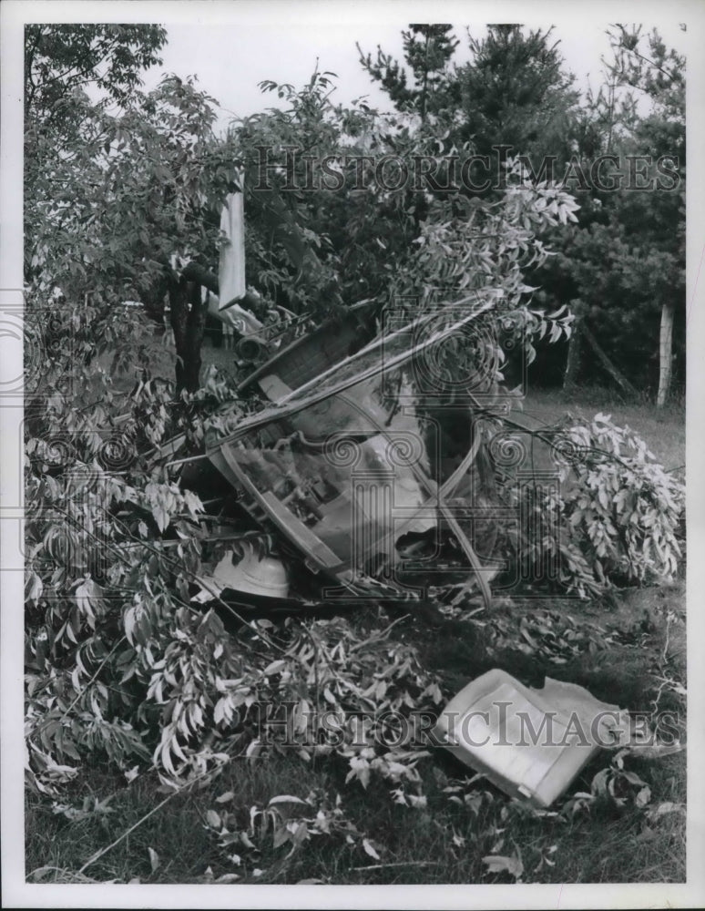 1969 Press Photo Wreckage of Helicopter Crashed Into Moreland Hills - Historic Images