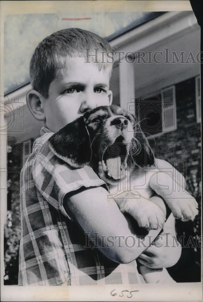 1964 Press Photo William E. Miller Jr. with Dog Socks, Son of GOP VP Nominee - Historic Images