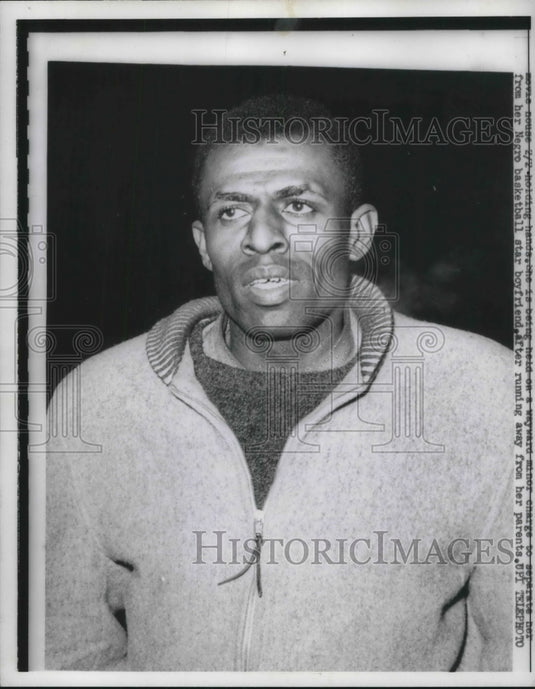 1960 Press Photo Basketball Star Warren Sutton played College Basketball - Historic Images