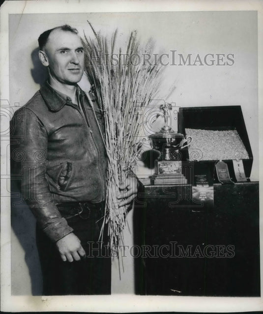 1946 Luther F. Givens of Colo. won the best grown wheat in U.S. - Historic Images