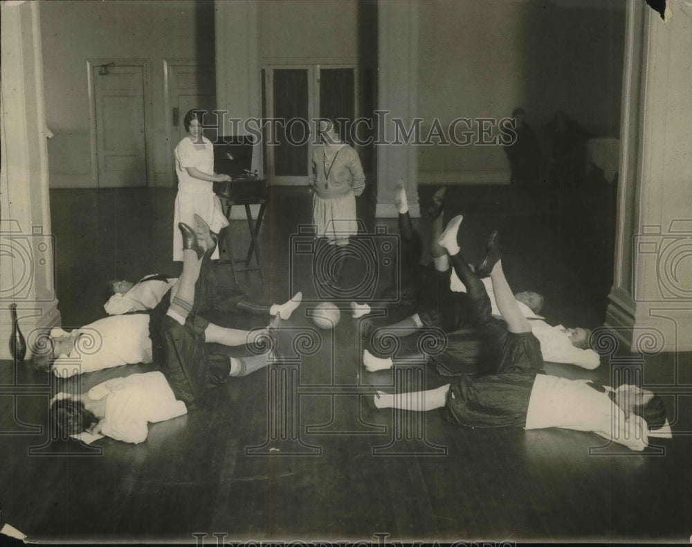 1924 Press Photo Eva Dell Myers Leads Exercise Class - Historic Images