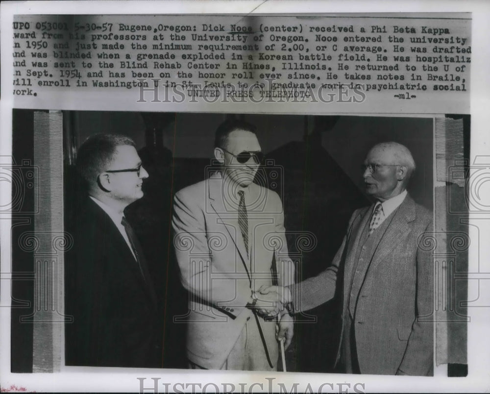 1957 Press Photo Eugene, Ore. Dick Noos, Phi Beta Kappa at Univ of Ore. - Historic Images