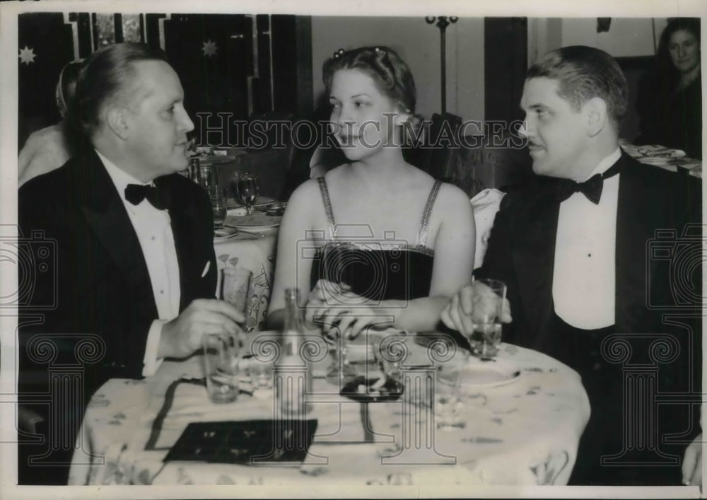 1939 NYC, Mr &amp; Mrs Van R, Sternbergh, John Finger, New Years Eve - Historic Images