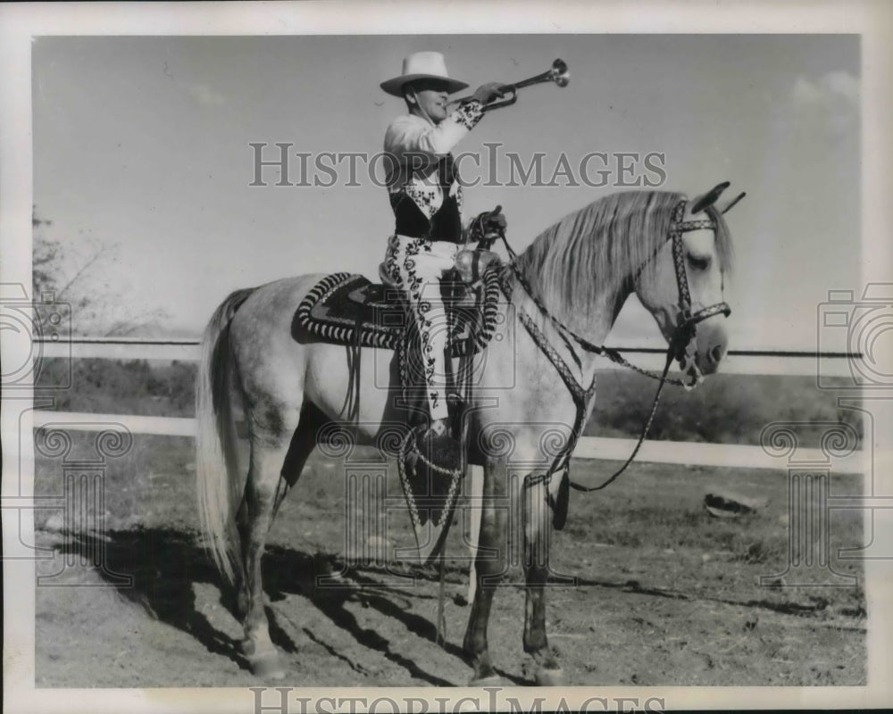 1938 AN Shureen Official Bugler Mounted On Ras-El-Ayn-Historic Images