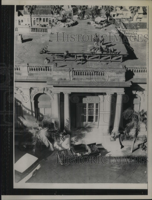 1961 Press Photo Brazilian Army Take Positions At Government Palace- Historic Images
