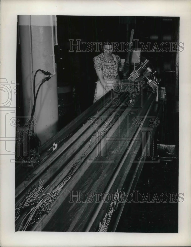 1944 Press Photo The Glenn L. Martin Company and one of its employees-Historic Images