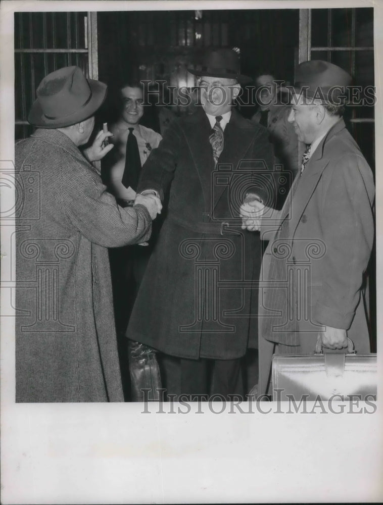 1951 Gogan getting out of jail - Historic Images