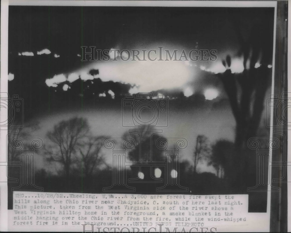 1952 Press Photo 3,000 acre forest fire swept hills along Ohio River - Historic Images