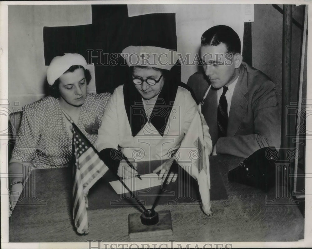 1940 Press Photo Phila. Pa Red Cross, RE Hug, Ed McNally, Mrs N M Seabrease - Historic Images