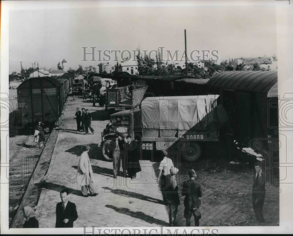 1947 Train at Nove Zambe for journey to Southern Hungary - Historic Images