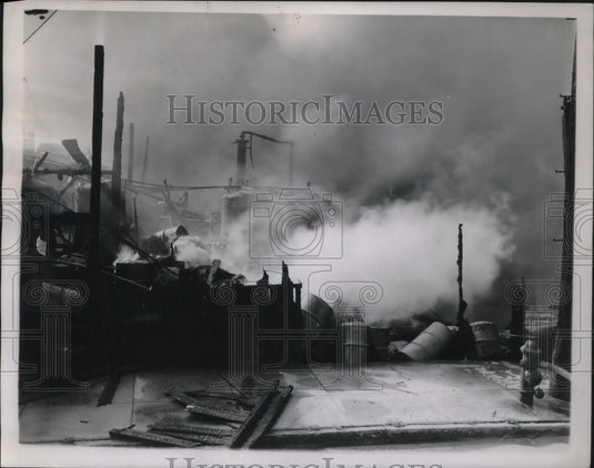 1937 Press Photo Penickt Chemical & Drug Mfg Co burning in Weehawken, N.J - Historic Images