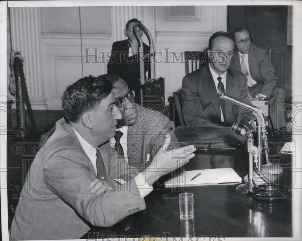 1956 Press Photo Sol Grossman Appears Before House UnAmerican Activities - Historic Images