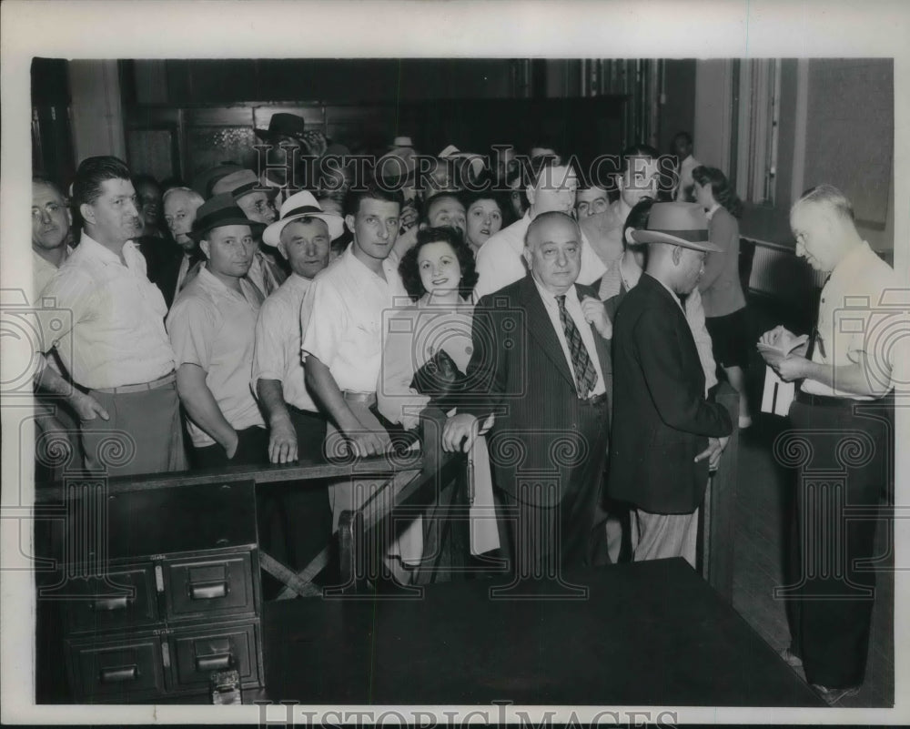 1945 Press Photo New Haven, Conn Winchester Rifle Co employees - Historic Images