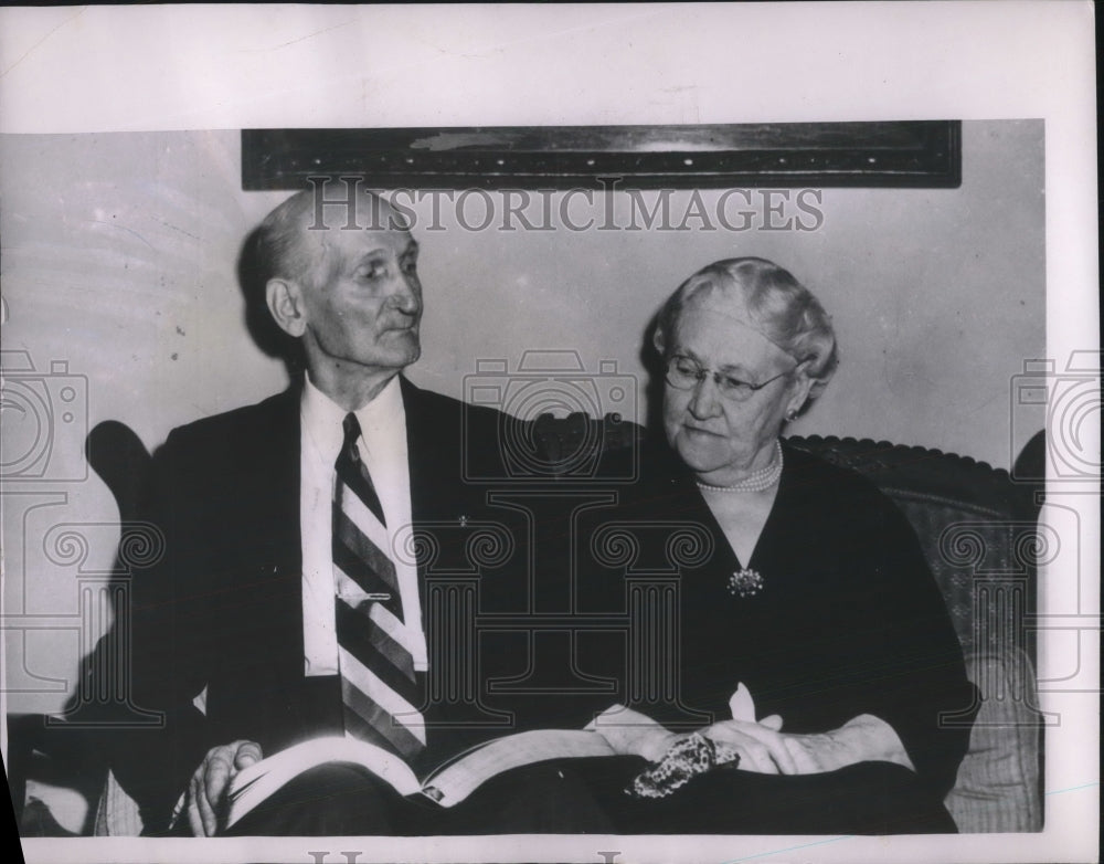 1958 Press Photo Sen. William E. Herner Mrs. Herner - Historic Images