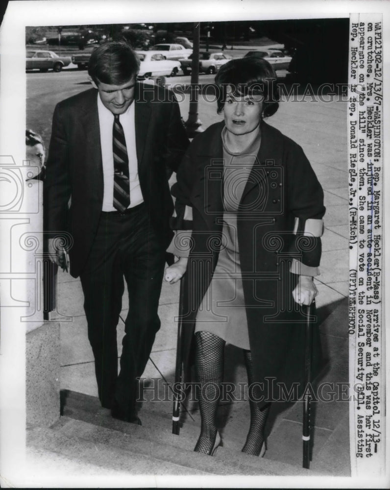 1967 Press Photo Rep. Margaret Heckler on Crutches with Rep. Donald Riegle Jr.-Historic Images