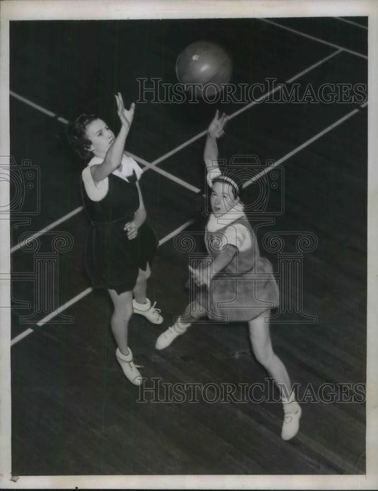 1935 Elizabeth Meyers, Bryn Mawr vs Swarthmore's Caroline Wood-Historic Images