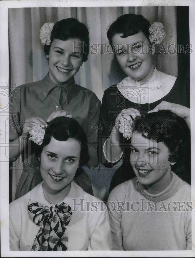 1957 Press Photo Virginia McCarty, Anne McGill, Ann O&#39;Brien, Cathy McKeever - Historic Images