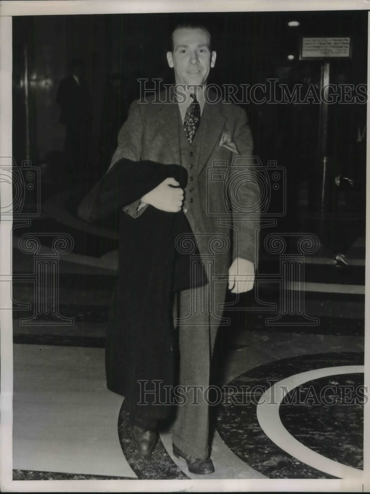 1937 Press Photo Paul Wendel Jr Arrives In US District Court In Newark, NJ - Historic Images