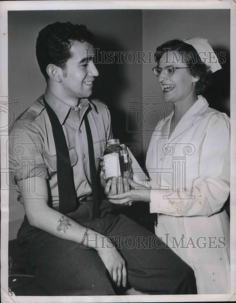 1951 Press Photo Sgt. John Martinez Gives Blood to Red Cross, Madge D&#39;Alessandro-Historic Images