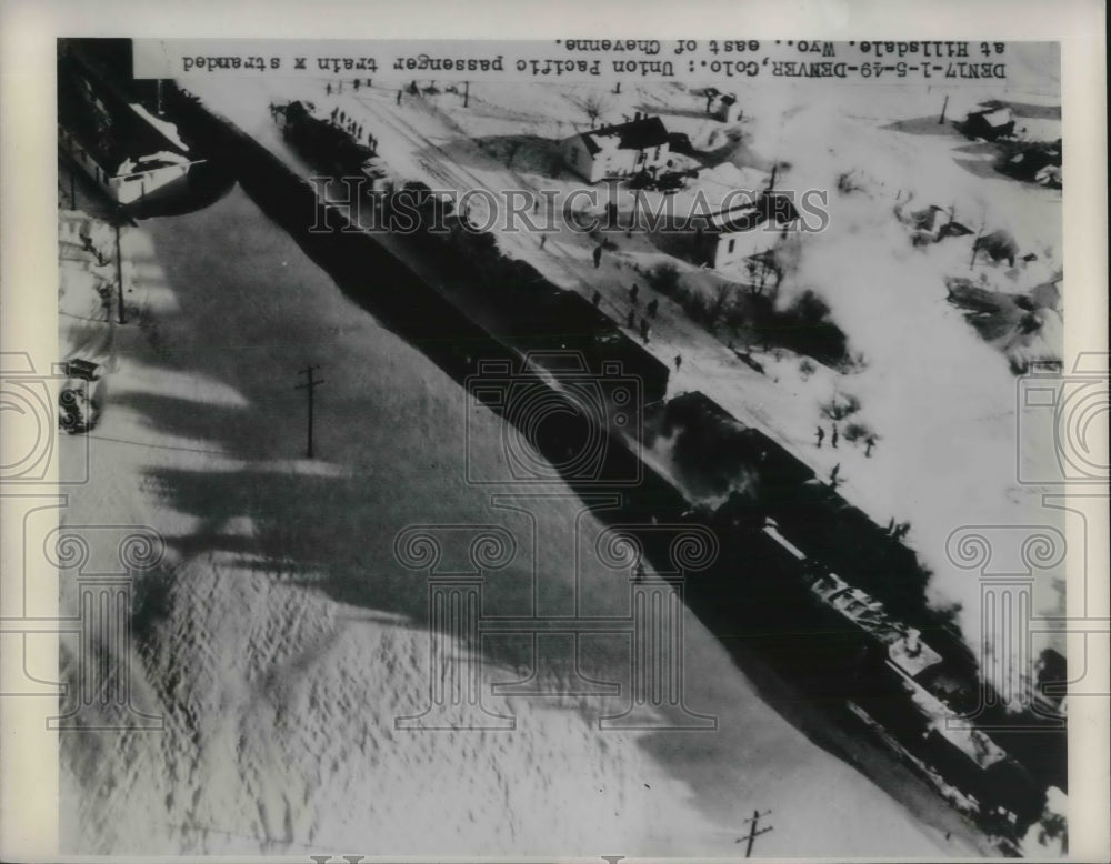 1949 Press Photo Union Pacific passenger train stranded at Hillsdale, Wyo-Historic Images