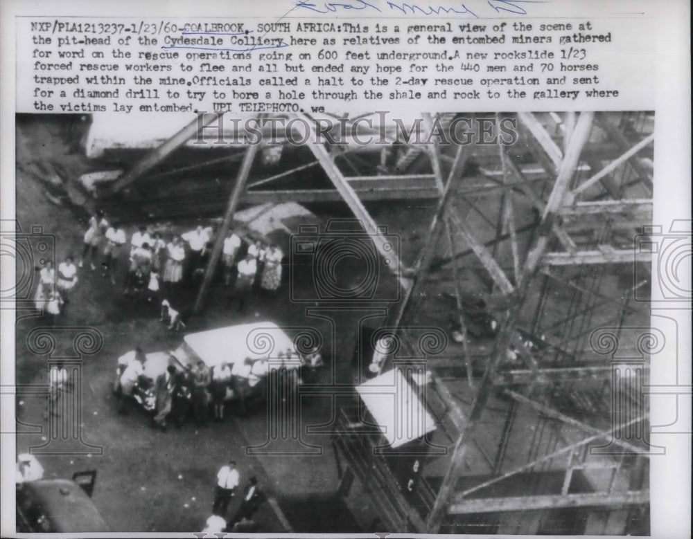 1960 Press Photo Pit-head of the Cydesdale Colliery as relatives of the entombed - Historic Images