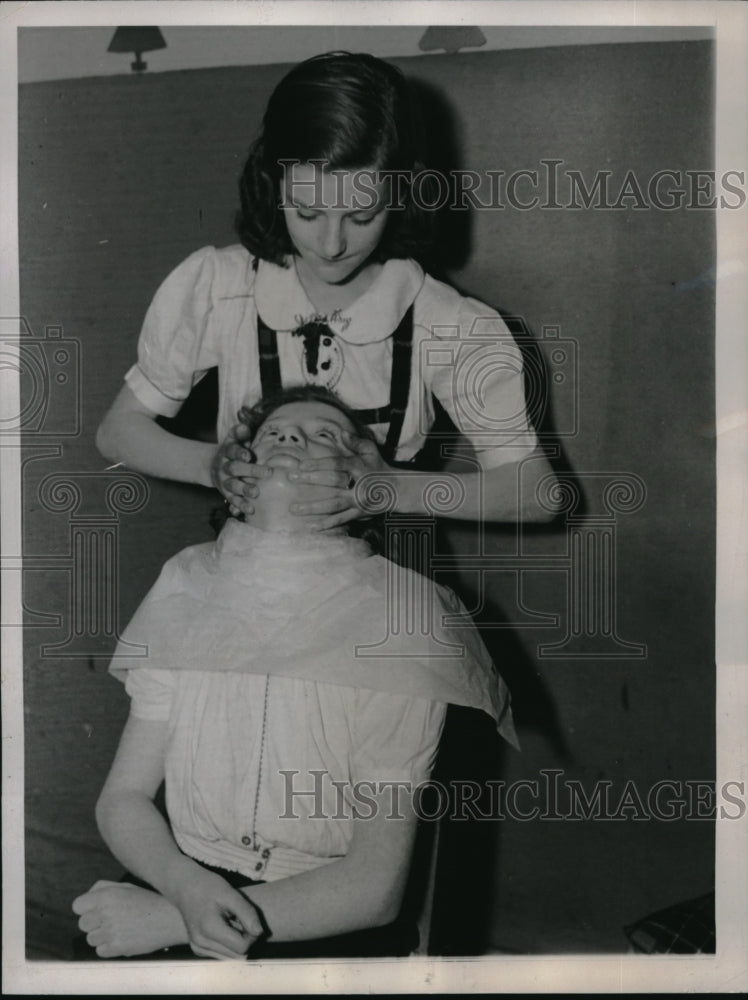 1938 Press Photo Muriel Coonen Mary Knell Charm School - Historic Images