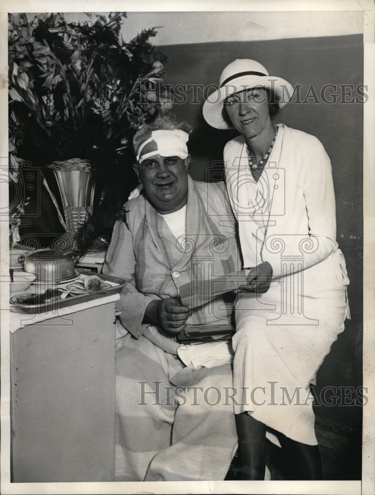 1933 Press Photo William Sinnott &amp; wife at NY hospital-Historic Images