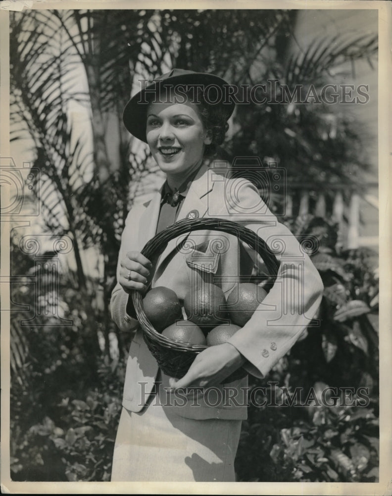 1936 Mary Lou Moore, Florida radio star is Orange Queen-Historic Images