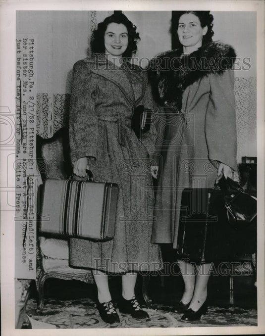 1952 Lois E. Weiland & Mrs. June Smith At Press Conference - Historic Images