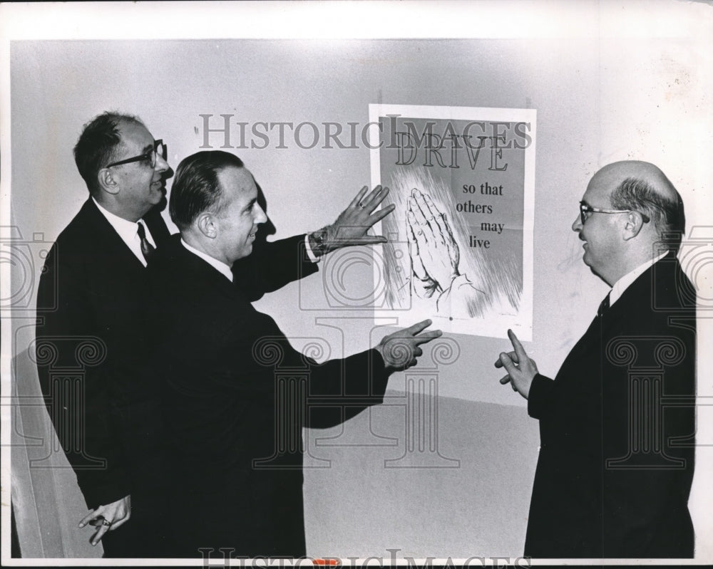 1964 Donald Walton of the Council, Rev. George Woodcock of Faith - Historic Images