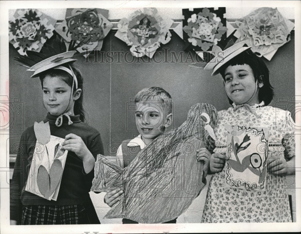 1967 Press Photo Linda Weizer, Kevin Novinc, Gemma Continenza, Worden School-Historic Images