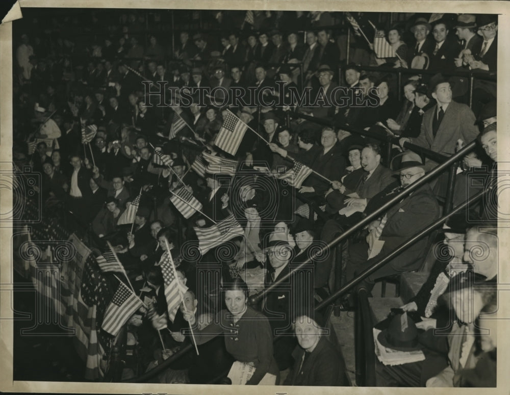 1936 Press Photo Crowd waiting for the President at Madison Square Garden - Historic Images