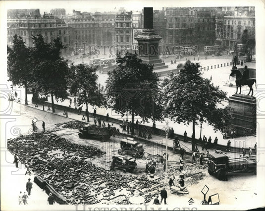 1937 Press Photo Trafalgar Square undergoing repairs - Historic Images