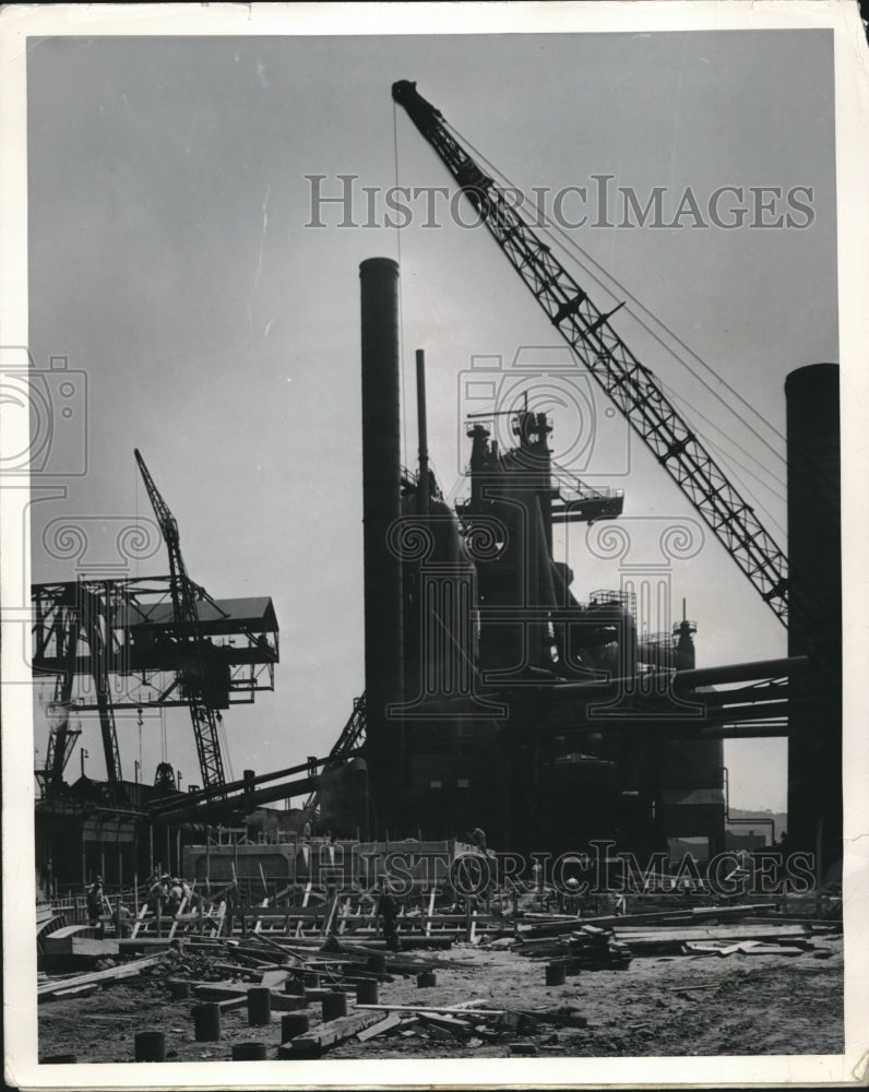 1951 Press Photo Construction On Republic Steel No 6 Furnace Continues-Historic Images