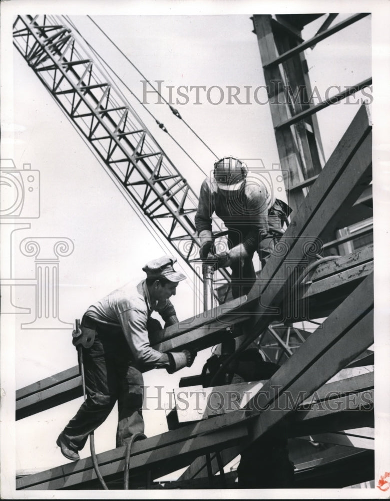 1951 Workmen Trusses In Place For New Republic Steel Corp-Historic Images