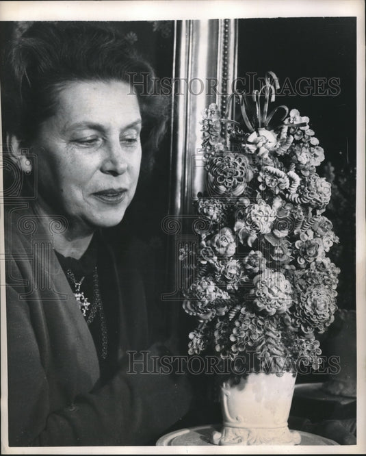 1950 Press Photo Mme Weltes Centerpiece flowers - Historic Images