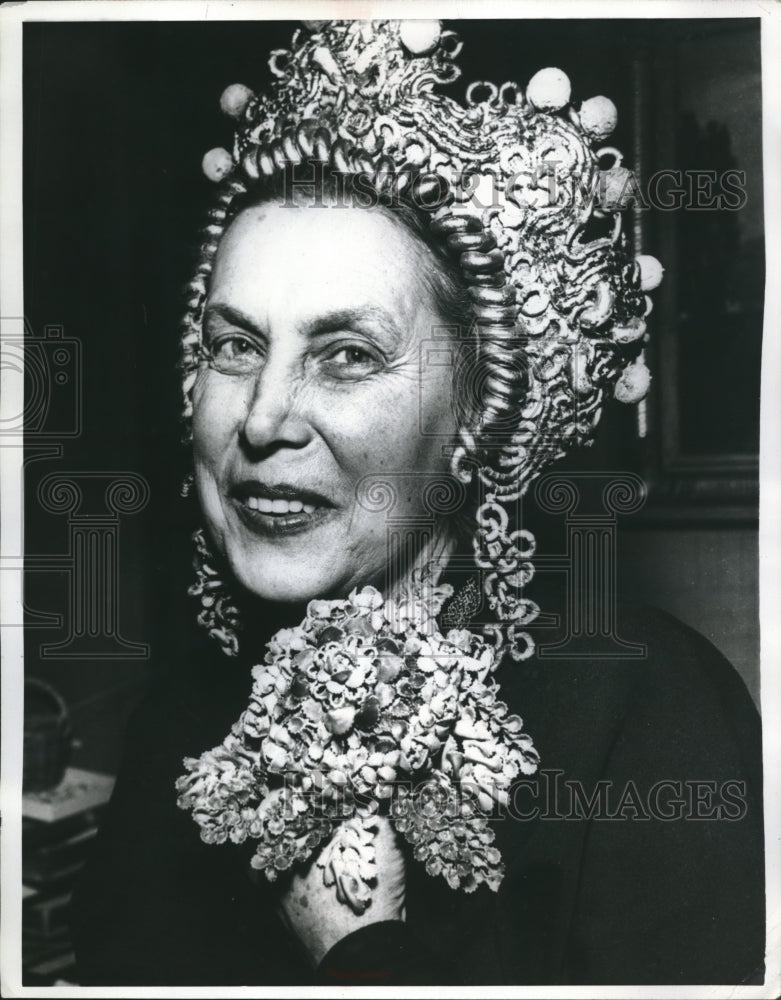 1970 Press Photo Madame Valentine Welter with Tiara Made of Italian Pasta - Historic Images