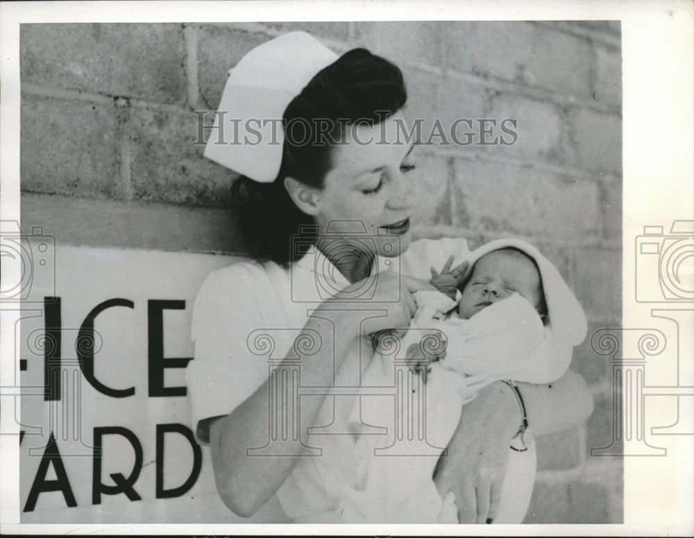 1943 Press Photo First White Baby Born in Gura, Michael Douglas Jamieson - Historic Images